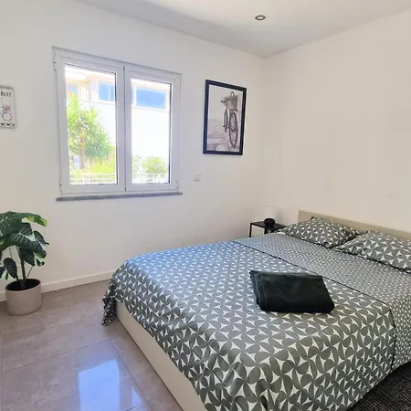 Big House With Pool - 5 Min Walk To * Costa de Caparica