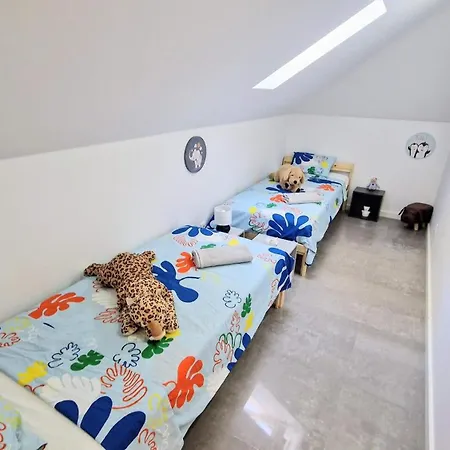 Villa Big House With Pool - 5 Min Walk To Costa da Caparica