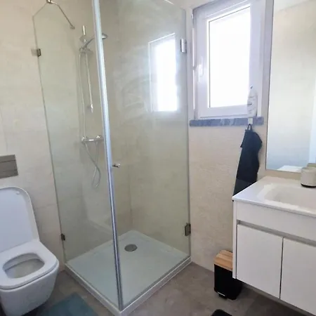 Big House With Pool - 5 Min Walk To *