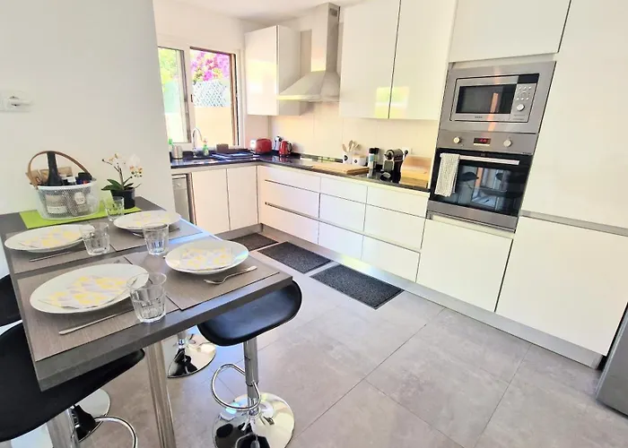 Big House With Pool - 5 Min Walk To Villa Costa da Caparica